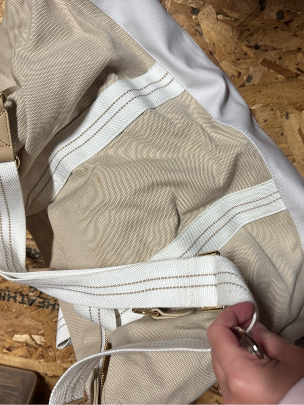 Vineyard Vines Beige and Cream Canvas Travel Bag - Picture 2 of 5